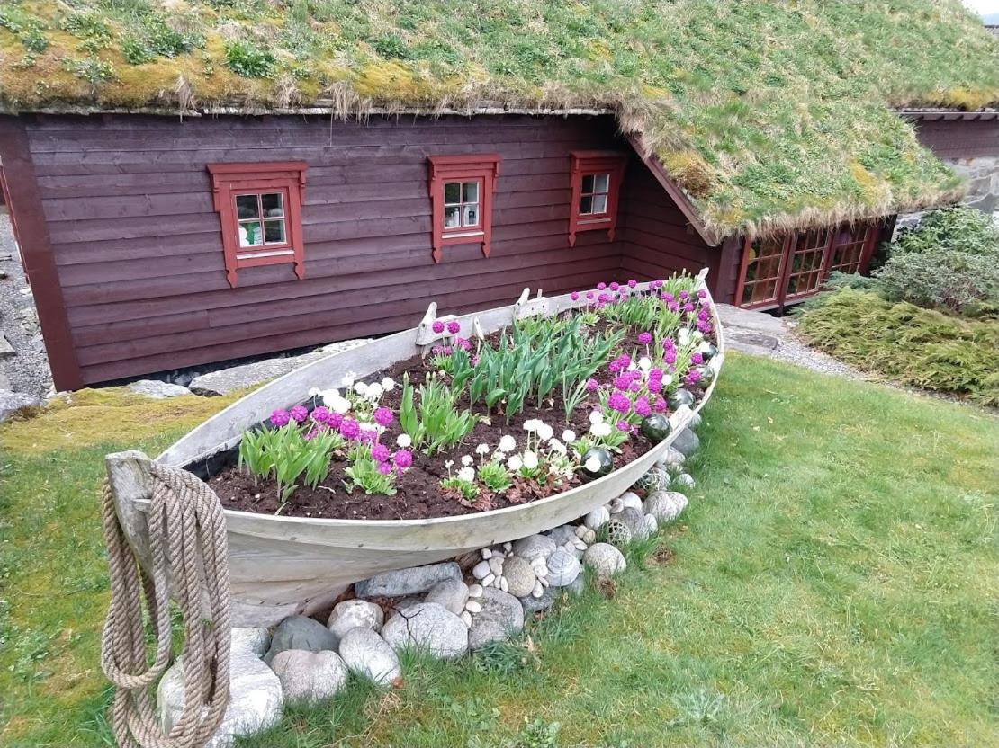 Orheimstunet - Gardsferie For Storfamilien Der Ogsa Hunden Er Velkommen Starheim Exterior photo